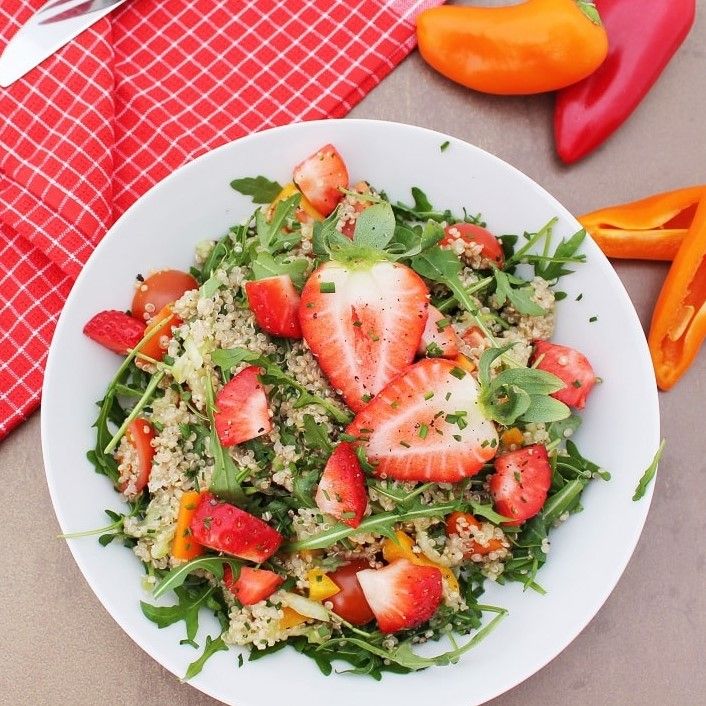 Rezeptbild: Quinoasalat mit Erdbeeren