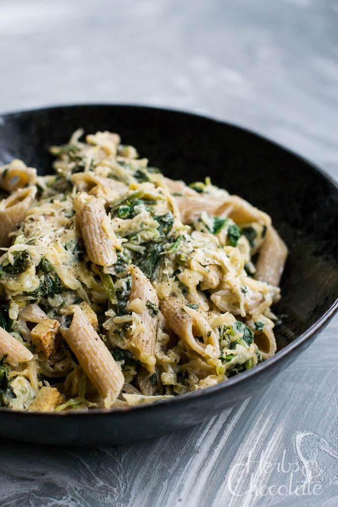 Rezeptbild: Käse-Sauerkraut-Nudeln mit Spinat
