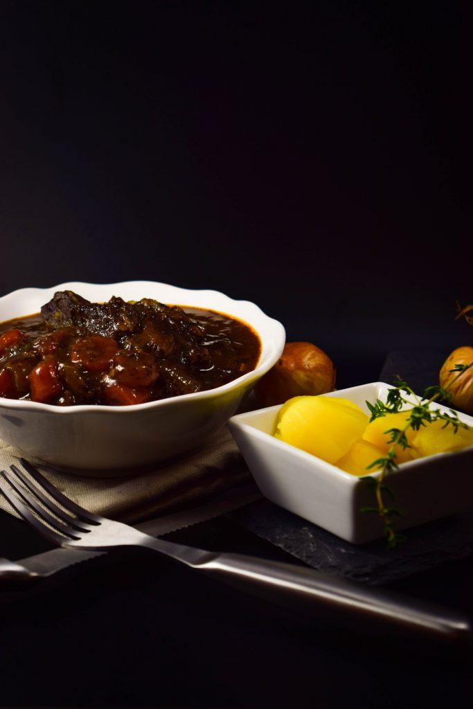 Rezeptbild: Rinderschmortopf im Boeuf Bourguignon Style ohne Pilze