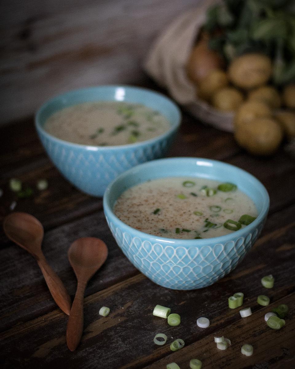 Rezeptbild: Cremige Blumenkohlsuppe – einfach & vegan