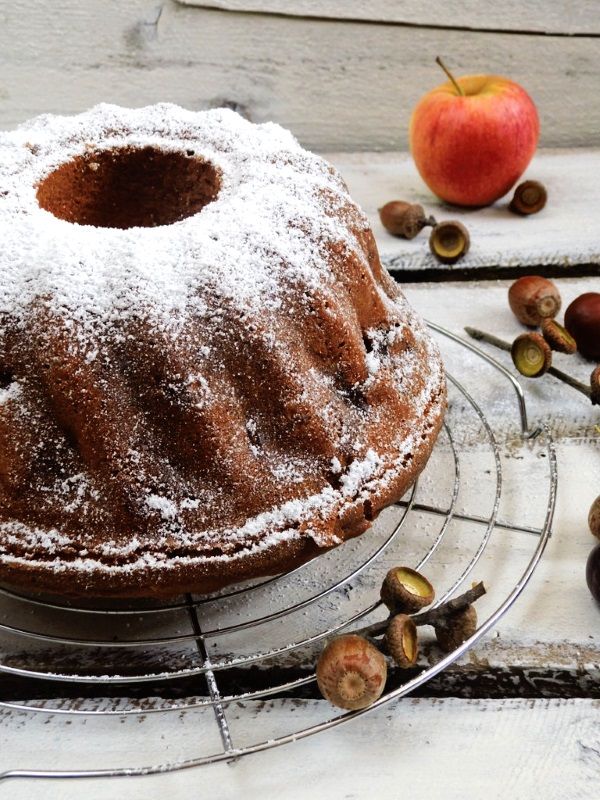 Rezeptbild: Apfel-Kardamon-Gugelhupf mit Zimt
