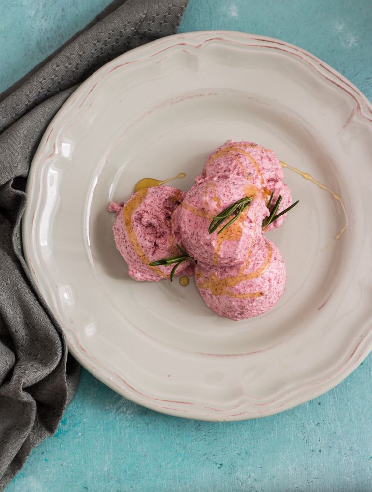 Rezeptbild: Rote Bete-Rosmarin Eis