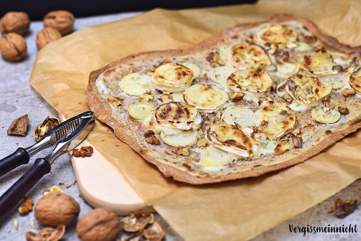 Rezeptbild: Vollkorn Flammkuchen mit Ziegenkäse und Walnüssen