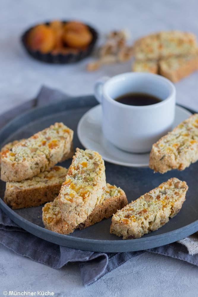 Rezeptbild: Cantuccini mit Aprikosen, Pistazien und Rosmarin
