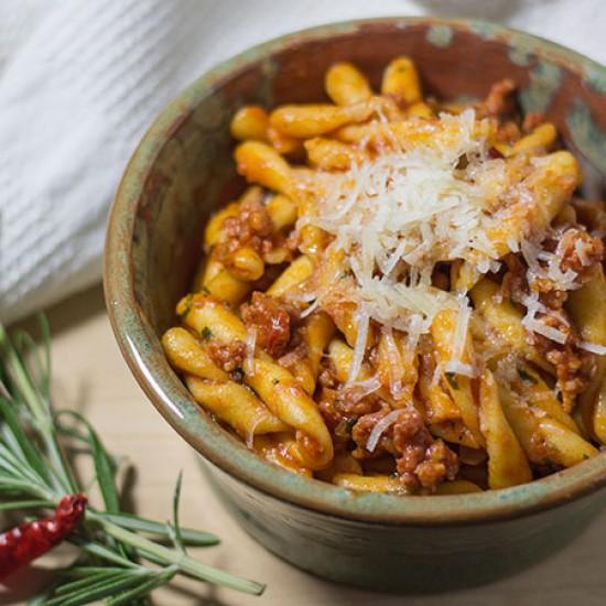 Rezeptbild: Strozzapreti mit Salsiccia und Pecorino