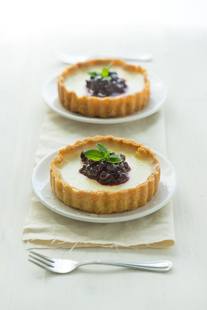 Rezeptbild: Schwarze Johannisbeeren Panna Cotta Tartelettes