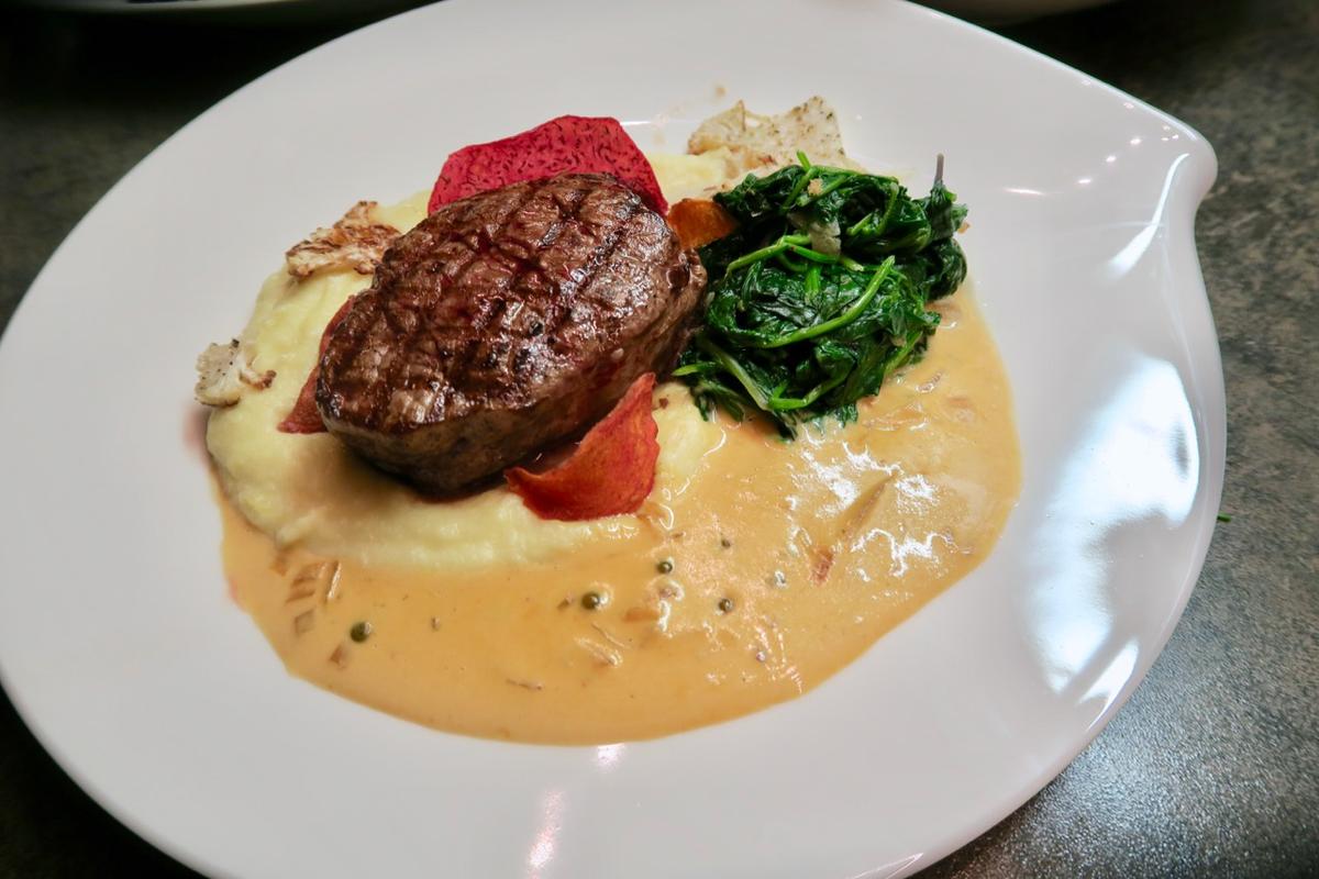 Rezeptbild: Filetsteak mit Karfiolpüree & Blattspinat