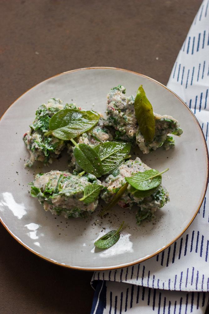 Rezeptbild: Mangold-Malfatti mit Salbeibutter