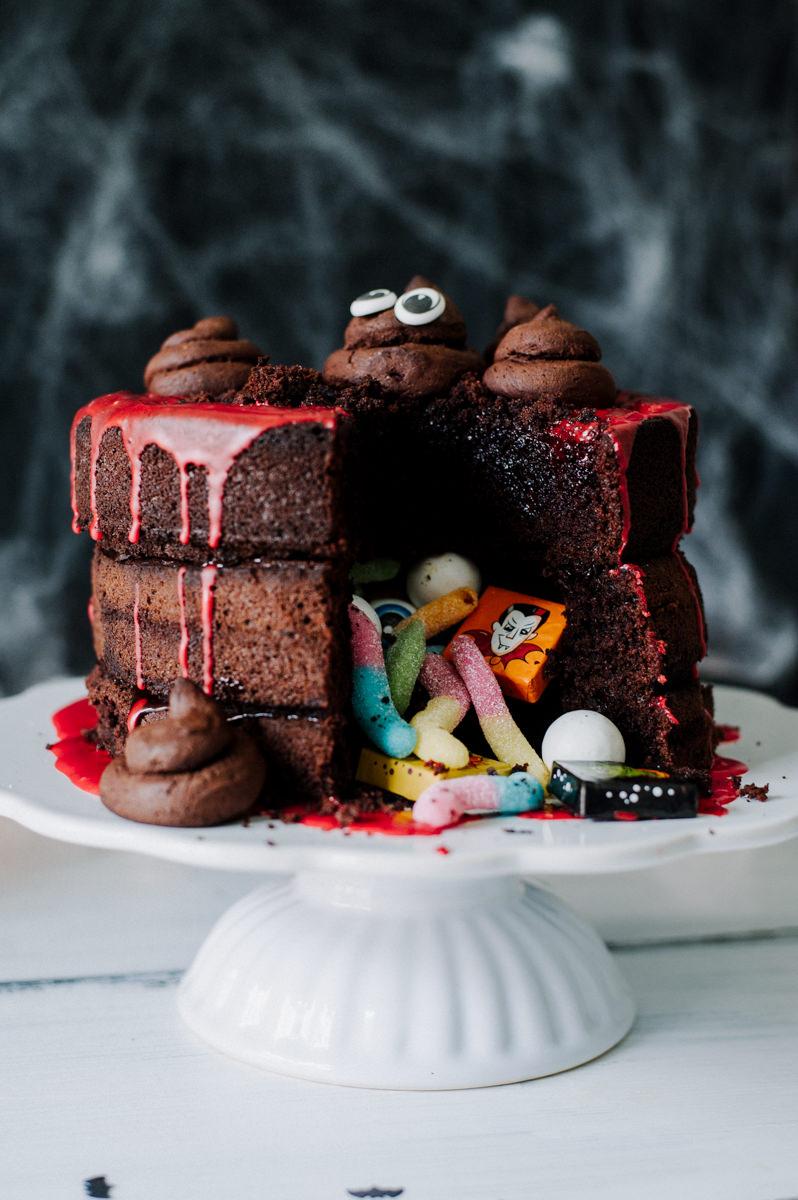 Rezeptbild: „PINATA CAKE“ MIT SCHUSS UND LUSTIGE „KACKI KEKSE“