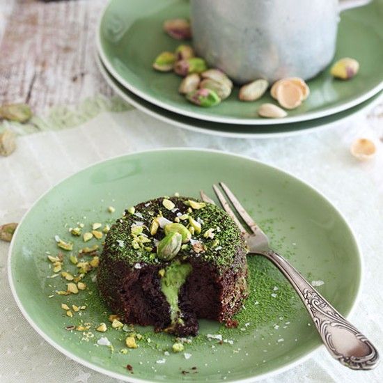 Rezeptbild: Schokoladentörtchen mit flüssigem Matcha-Kern