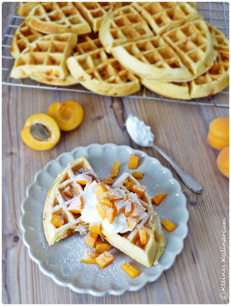 Rezeptbild: Aprikosen Buttermilch Waffeln