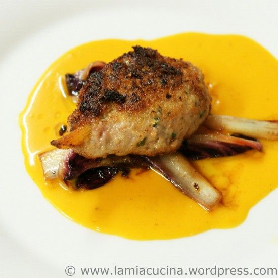 Rezeptbild: Kotelette Pojarski mit Karottensauce und Radicchio