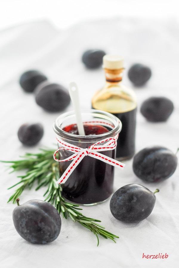 Rezeptbild: Pflaumen-Balsamico-Marmelade mit Rosmarin