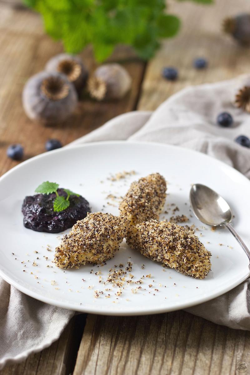 Rezeptbild: Topfennockerl mit Mohn-Vollkornbrösel