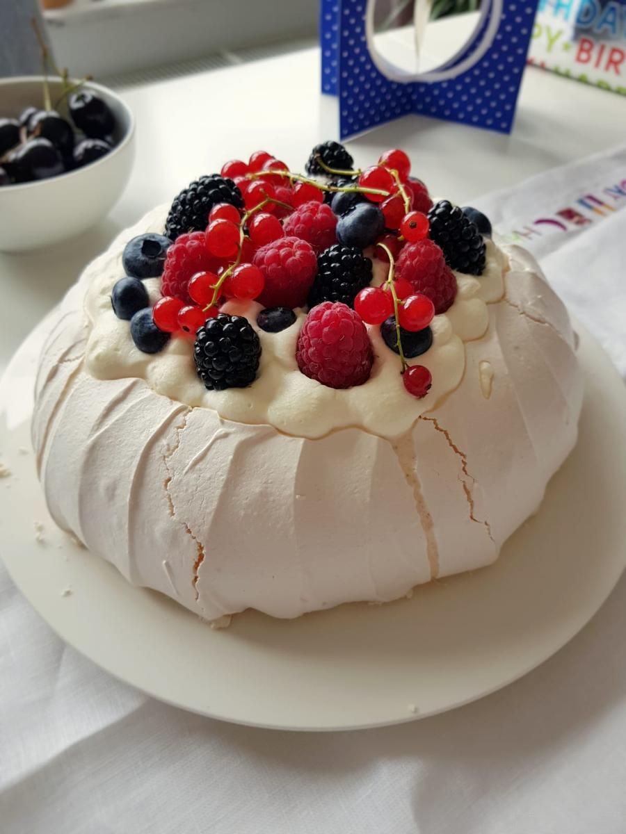 Rezeptbild: Perfekte Pavlova mit Sommerfrüchten