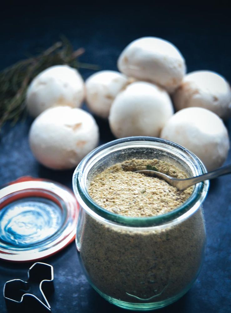 Rezeptbild: Pilz-Kräuter-Gewürzmischung mit getrockneten Steinpilzen 