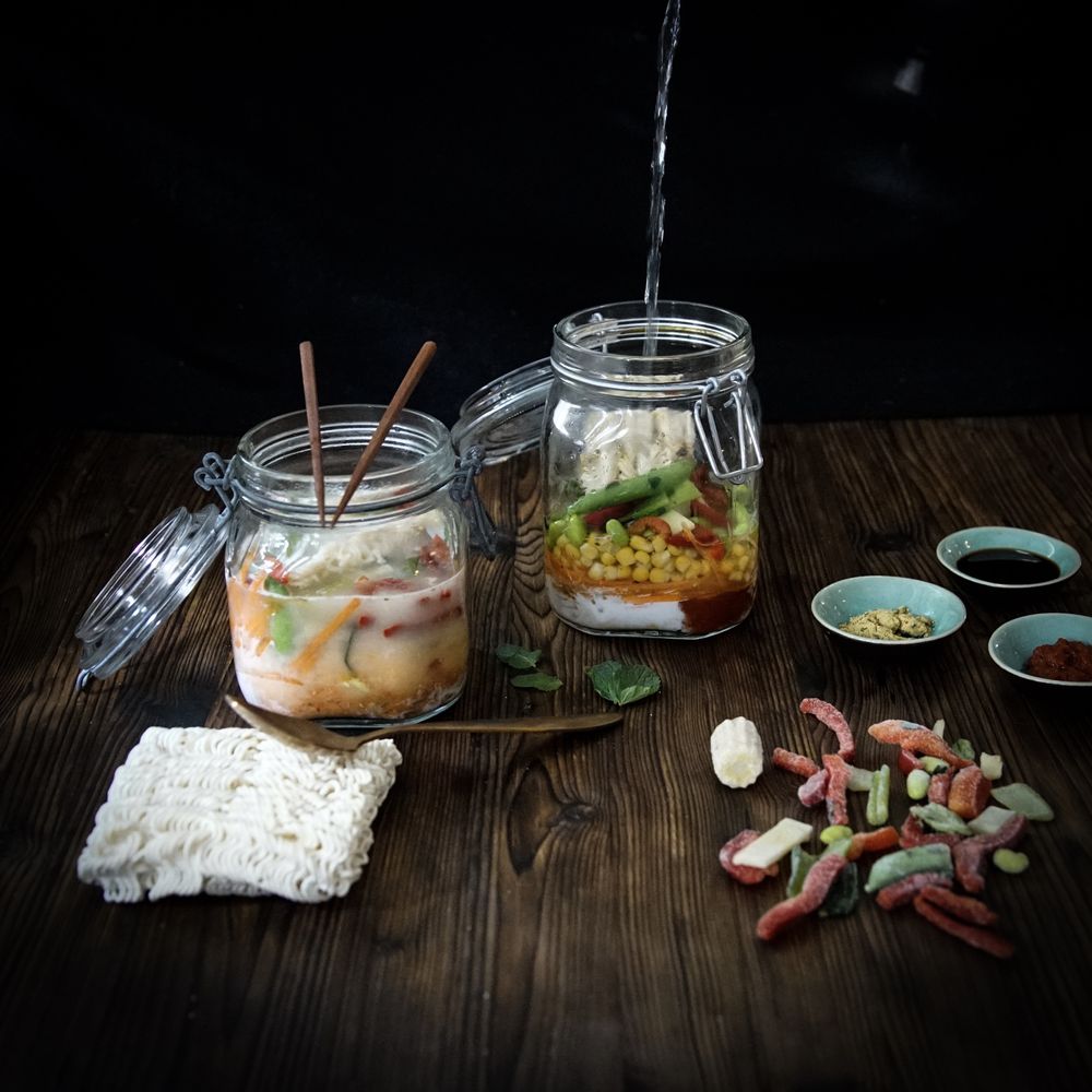 Rezeptbild: LUNCH IM GLAS: RED CURRY RAMEN SUPPE