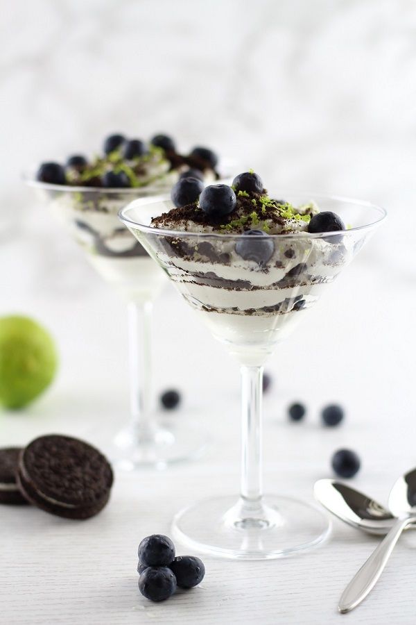 Rezeptbild: Mascarpone-Limettencreme mit Heidelbeeren & Oreo