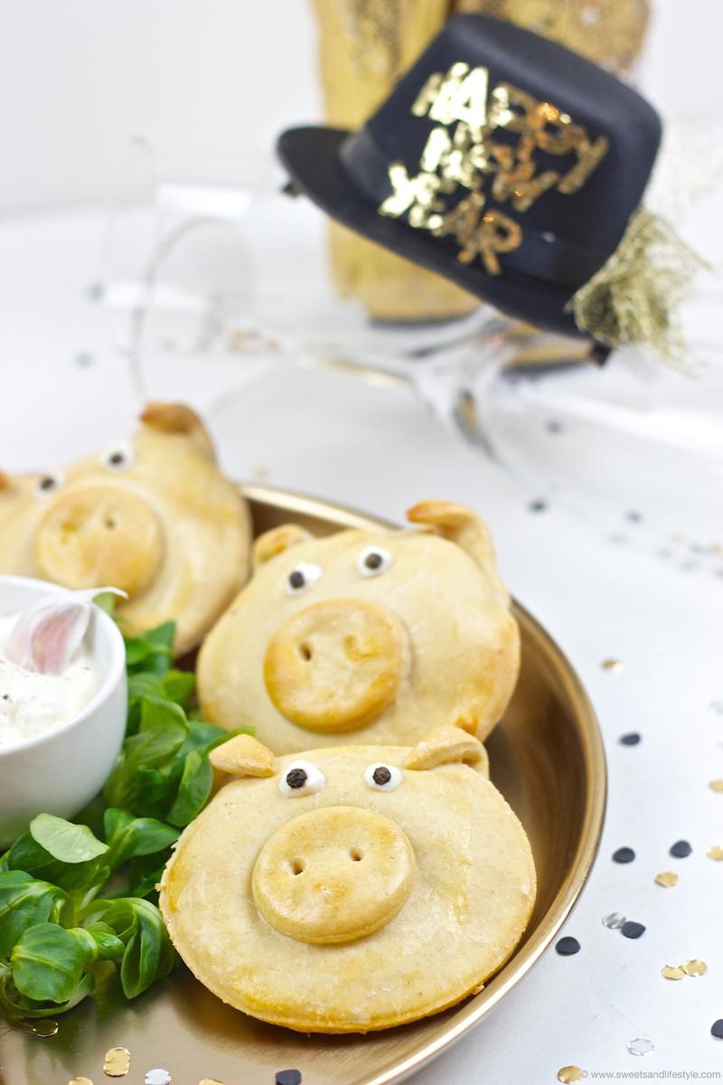 Rezeptbild: Pikant gefüllte Glücksschweine
