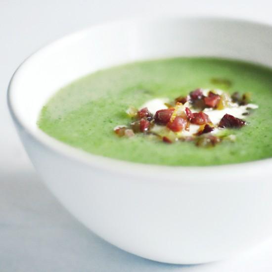 Rezeptbild: Brokkolisuppe mit Schinken und Zwiebeln