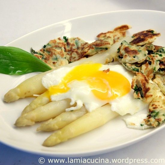Rezeptbild: Spargeln mit Bärlauch-Kratzete