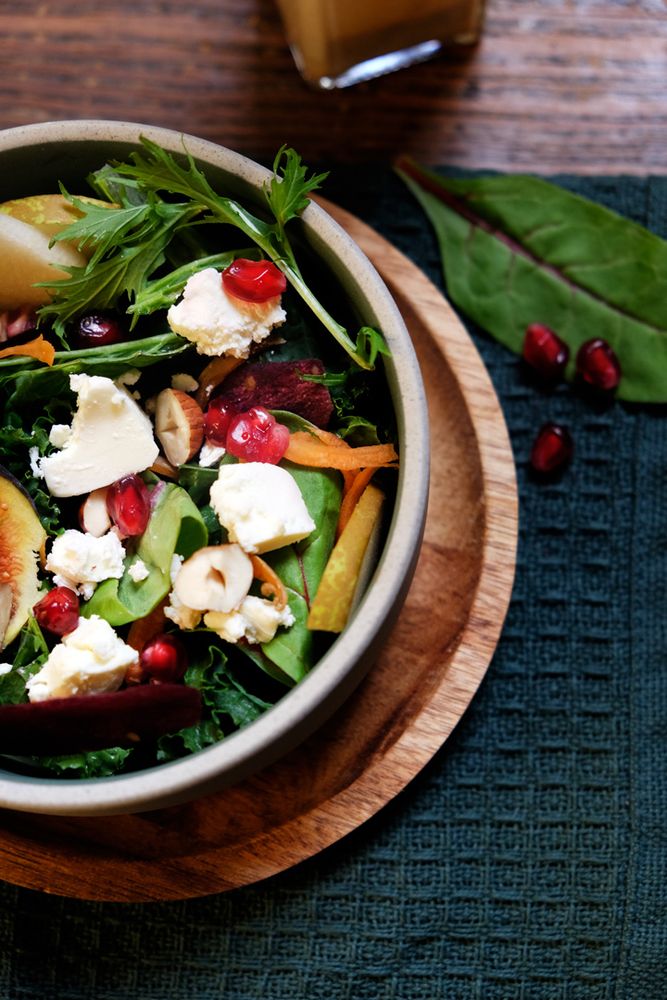 Rezeptbild: Wintersalat mit Wildkräuter, Ziegenfrischkäse und Feige