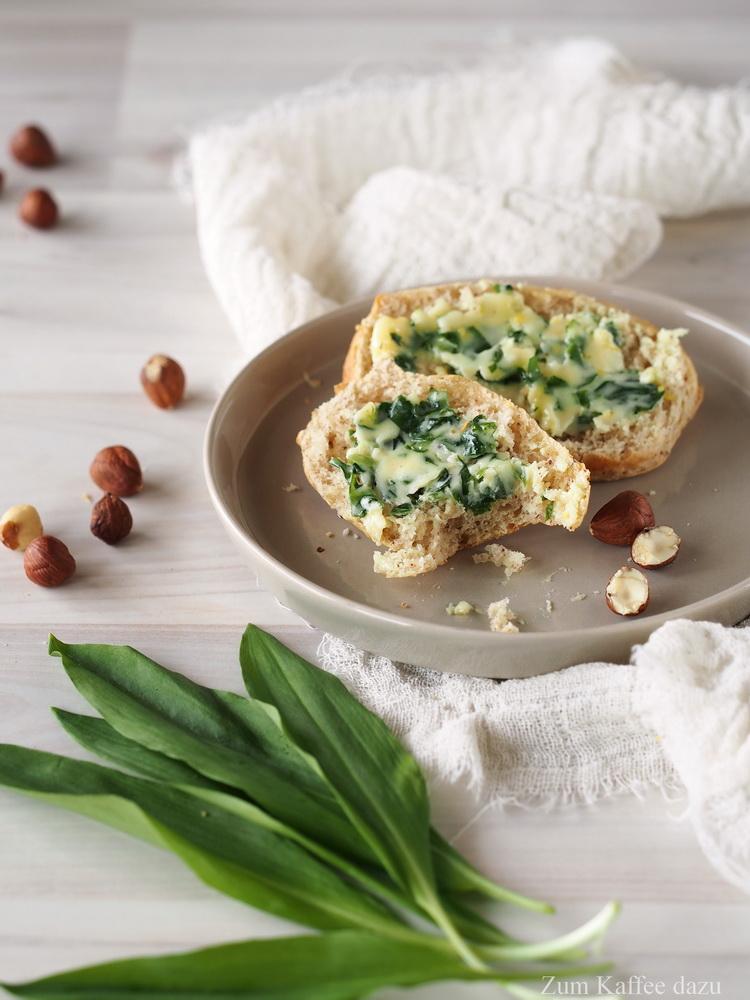 Rezeptbild: Laugenbrötchen mit Haselnüssen und Bärlauch-Camembert