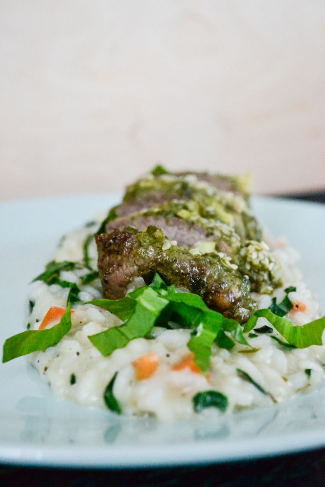 Rezeptbild: Lammrücken auf Bärlauchrisotto