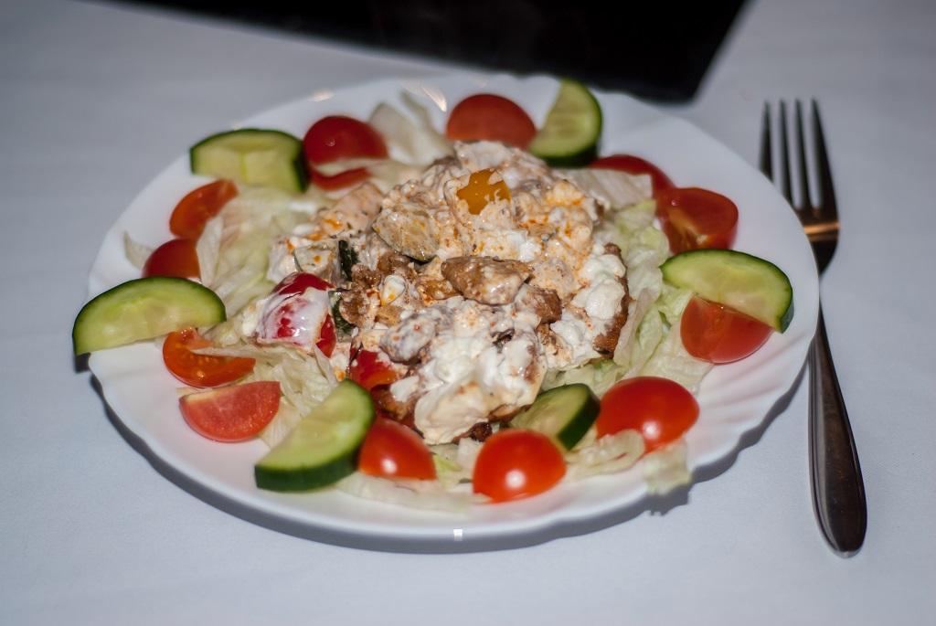 Rezeptbild: Geschnetzeltes Gyros art auf Salat