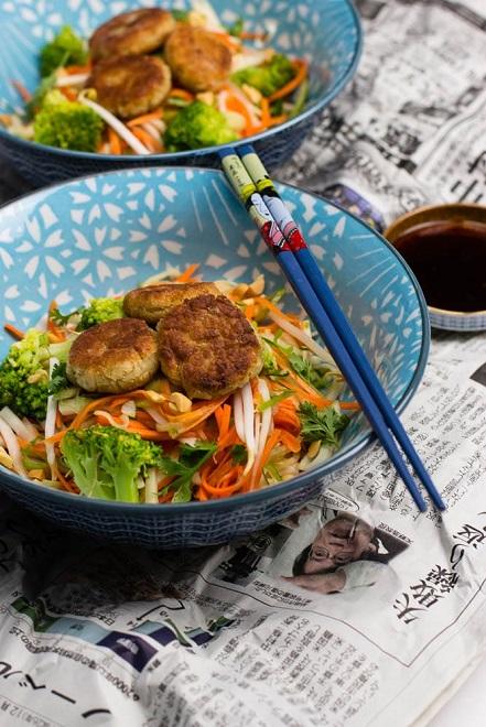 Rezeptbild: Bohnenbällchen auf Asia Salat