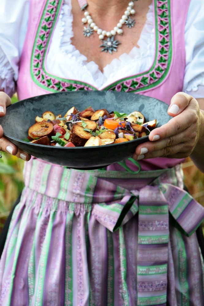 Rezeptbild: Zünftiger Brezn-Panzanella (vegan)