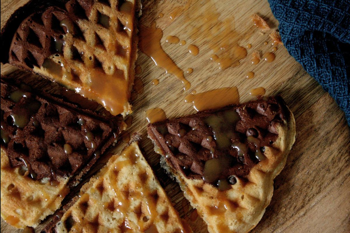 Rezeptbild: Marmorierte Waffeln mit Karamellsauce