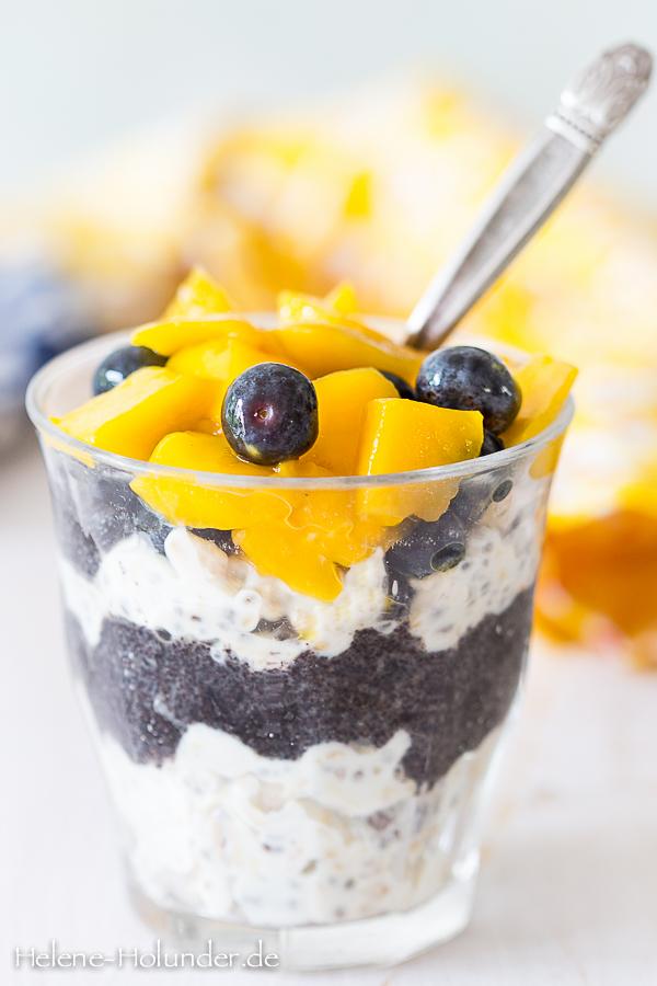Rezeptbild: Kokosjoghurt mit Mohncreme, Chia und frischen Früchten, natürlich vegan!