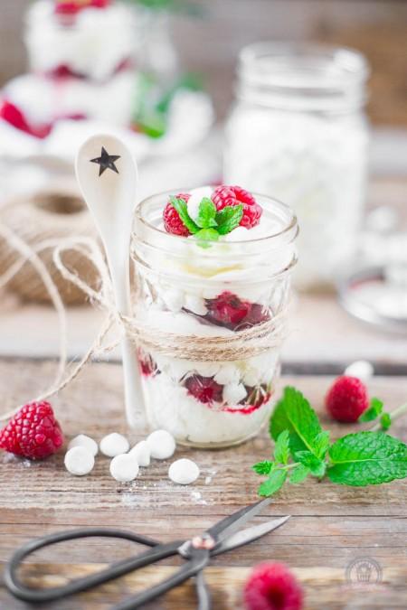 Rezeptbild: Wilde Hilde - Himbeer Meringe Schichtdessert