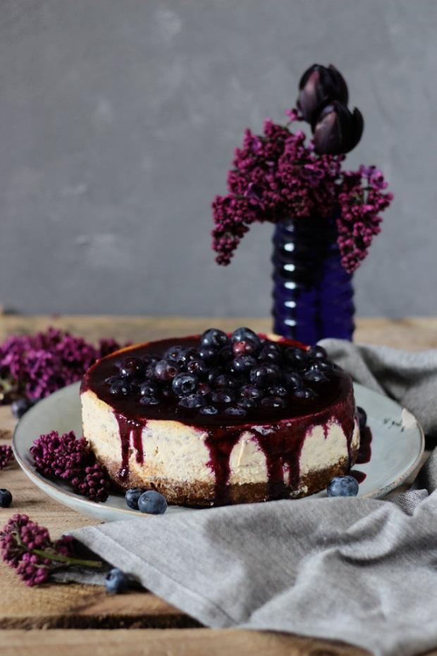 Rezeptbild: New York Cheesecake mit Bananenfüllung und Blaubeertopping