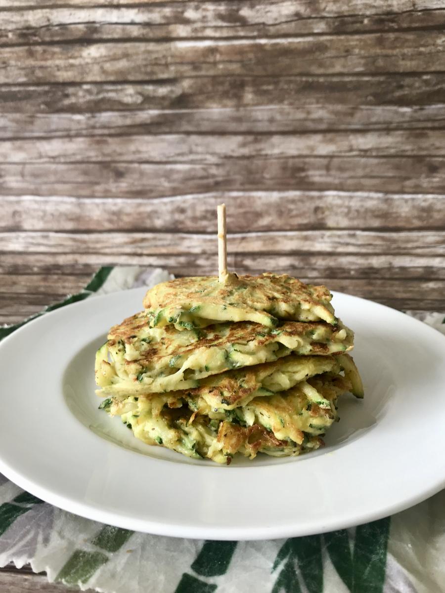 Rezeptbild: Leichte Zucchinipuffer in 10 Minuten
