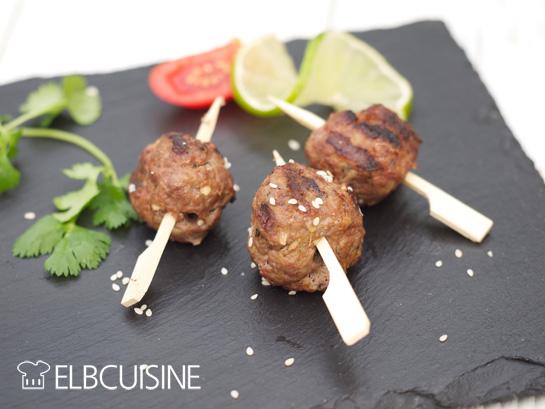 Rezeptbild: Kulinarische Genüsse aus der Sizzle Zone – asiatische Meatballs, saftiges Steak und aromatisches Gemüse // Anzeige