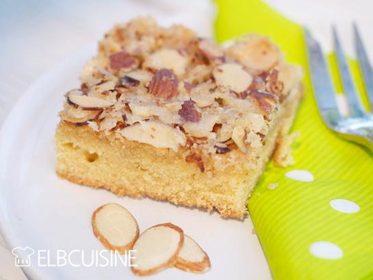 Rezeptbild: Genialer Blitz-Familien-Kuchen mit zarten Mandelblättchen und amerikanischem Einfluss