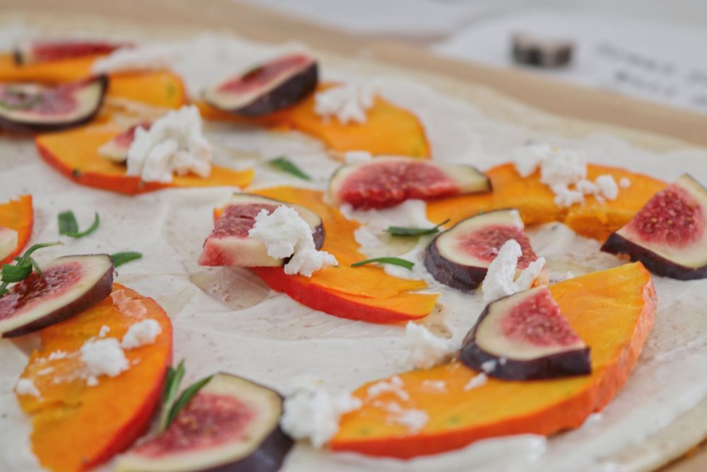 Rezeptbild: Flammkuchen mit Kürbis, Feigen und Ziegenkäse