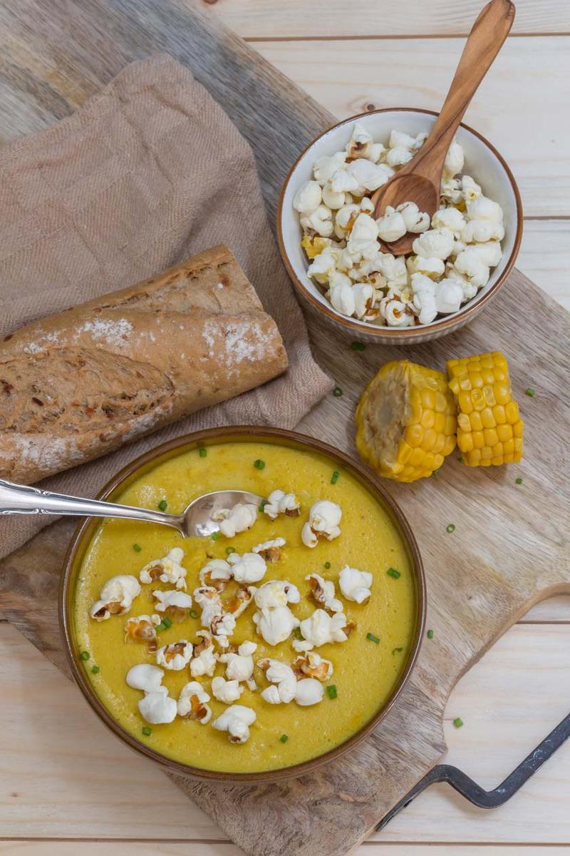 Rezeptbild: Vegane Maiscremesuppe mit Popcorn