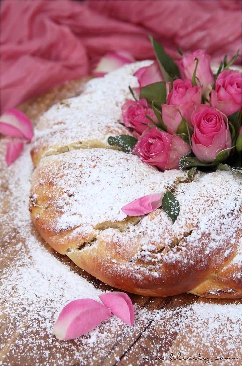 Rezeptbild: Osterkranz mit Pistazien und Rosenwasser
