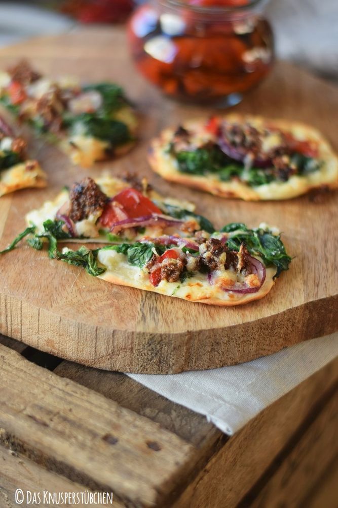 Rezeptbild: Mini Flammkuchen mit Ofenpaprika