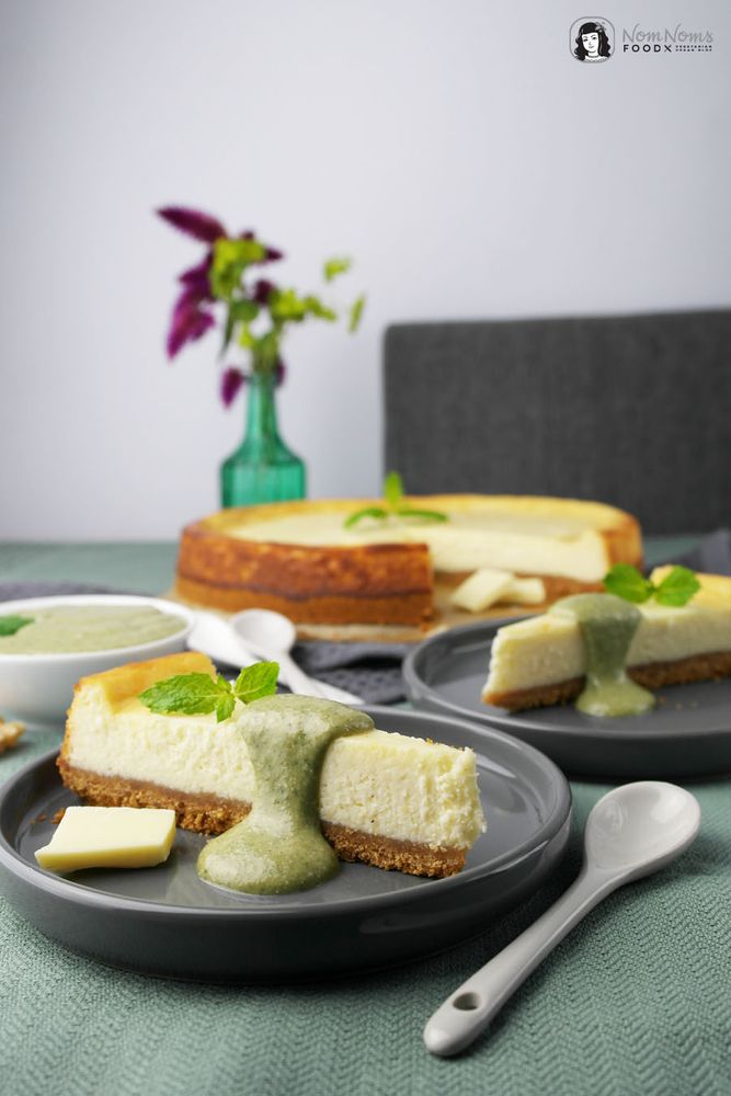 Rezeptbild: Käsekuchen mit weißer Schokolade und süßem Walnuss-Minz-Pesto