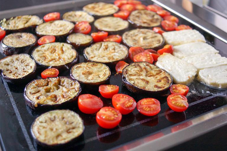 Rezeptbild: Auberginen und Halloumi gegrillt mit Bulgur
