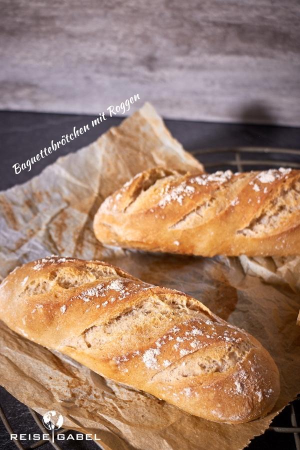 Rezeptbild: Baguettebrötchen mit Roggen