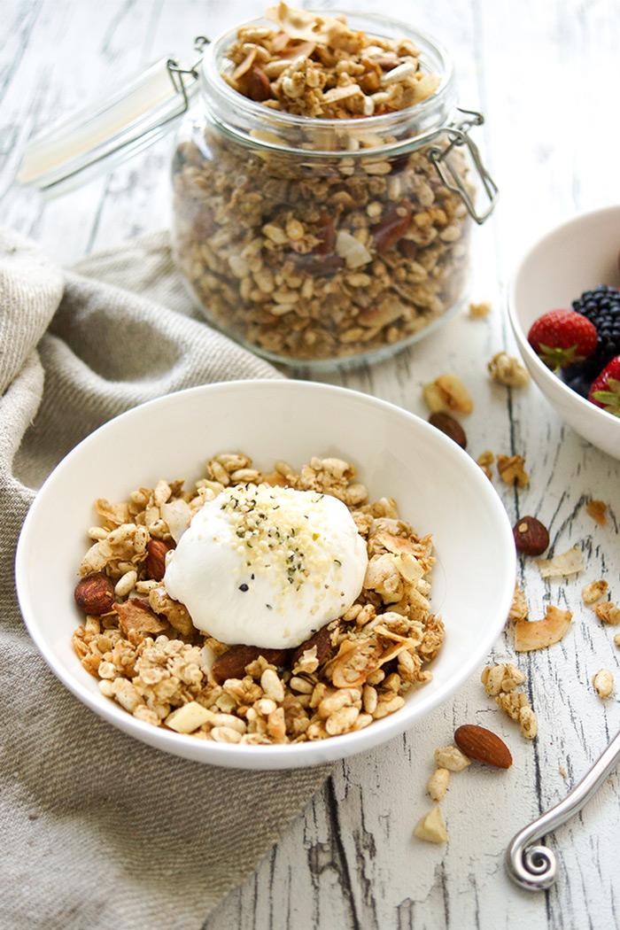 Rezeptbild: Honig-Pops Granola mit Puffreis und Kardamom