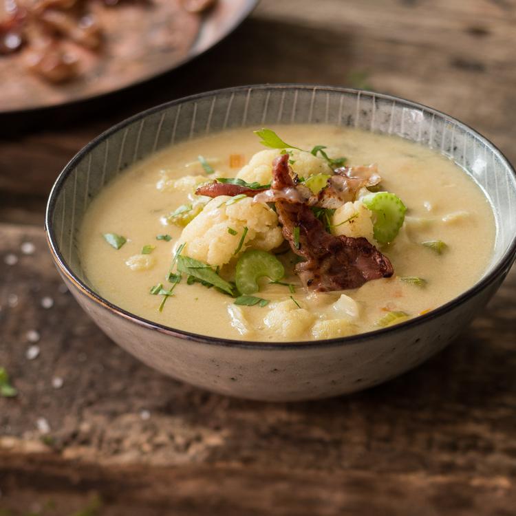 Rezeptbild: Blumenkohl-Chowder mit Speck