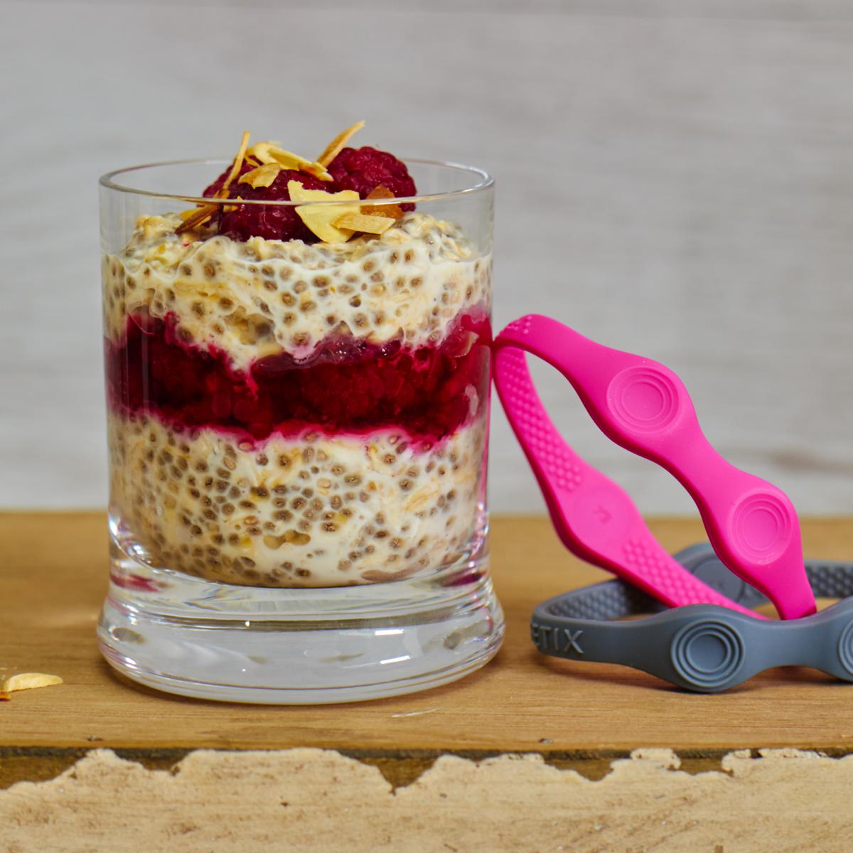 Rezeptbild: Overnight Oats mit Chia Samen und Himbeeren