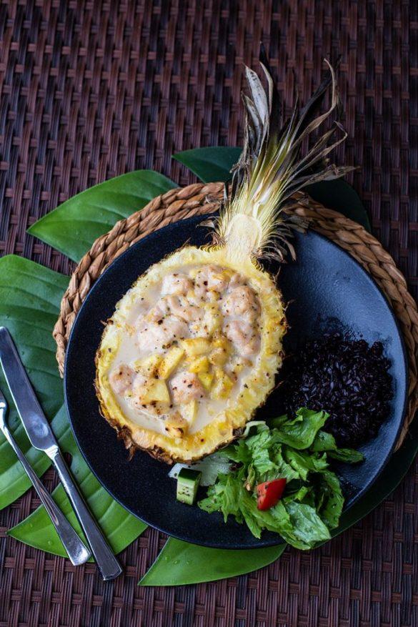 Rezeptbild: Hähnchen in Ananas grillen - Thailändisches Curry