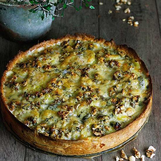Rezeptbild: Kartoffelquiche mit Speck, Roquefort und Walnüssen